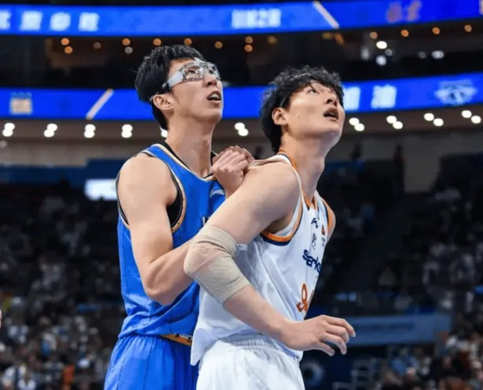 旺财28.com-谁还说他们弱？弗格与王哲林彻底觉醒虐杀北京，主导内外太强了！|上海|哈桑-怀特塞德|周琦|比赛|内线_新浪体育_新浪新闻